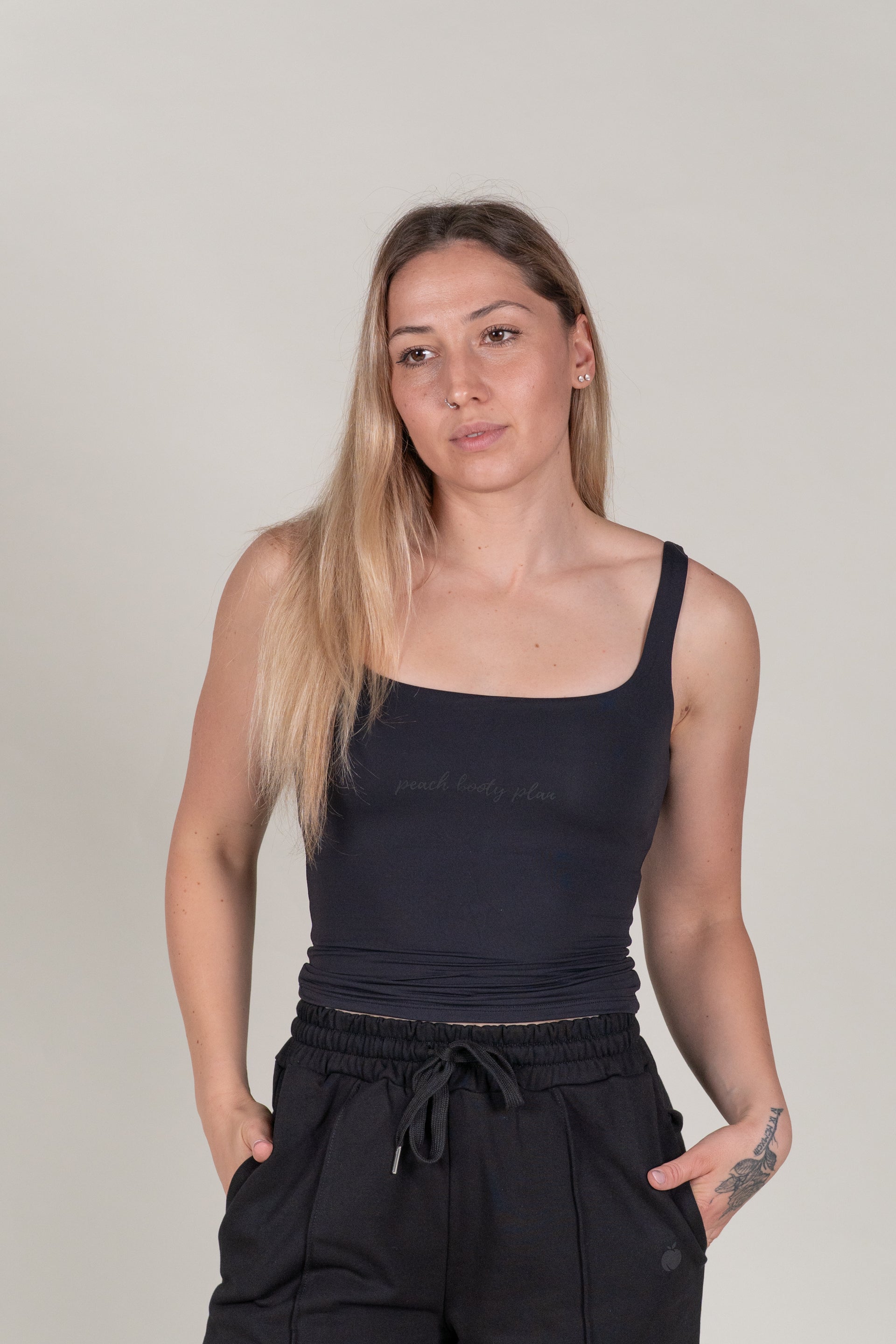“BASE” Seamless Tank Top - Črna