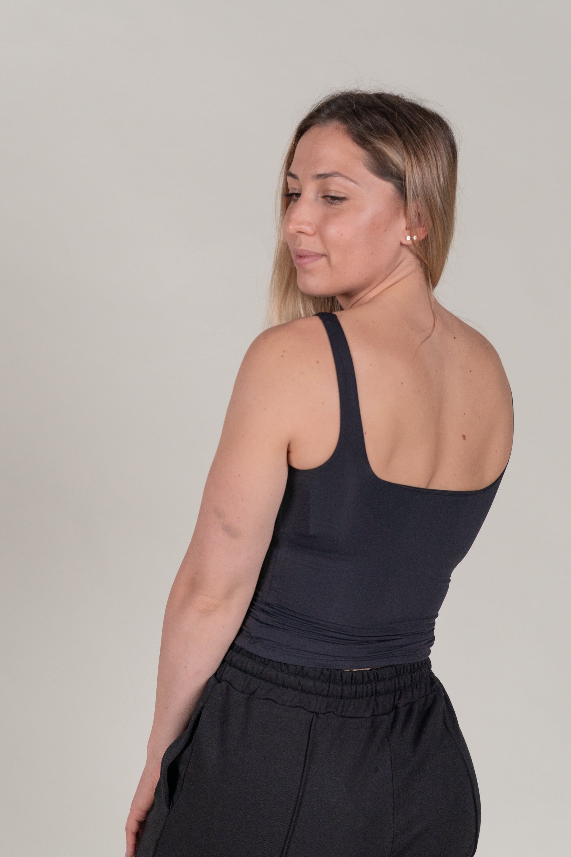 “BASE” Seamless Tank Top - Črna