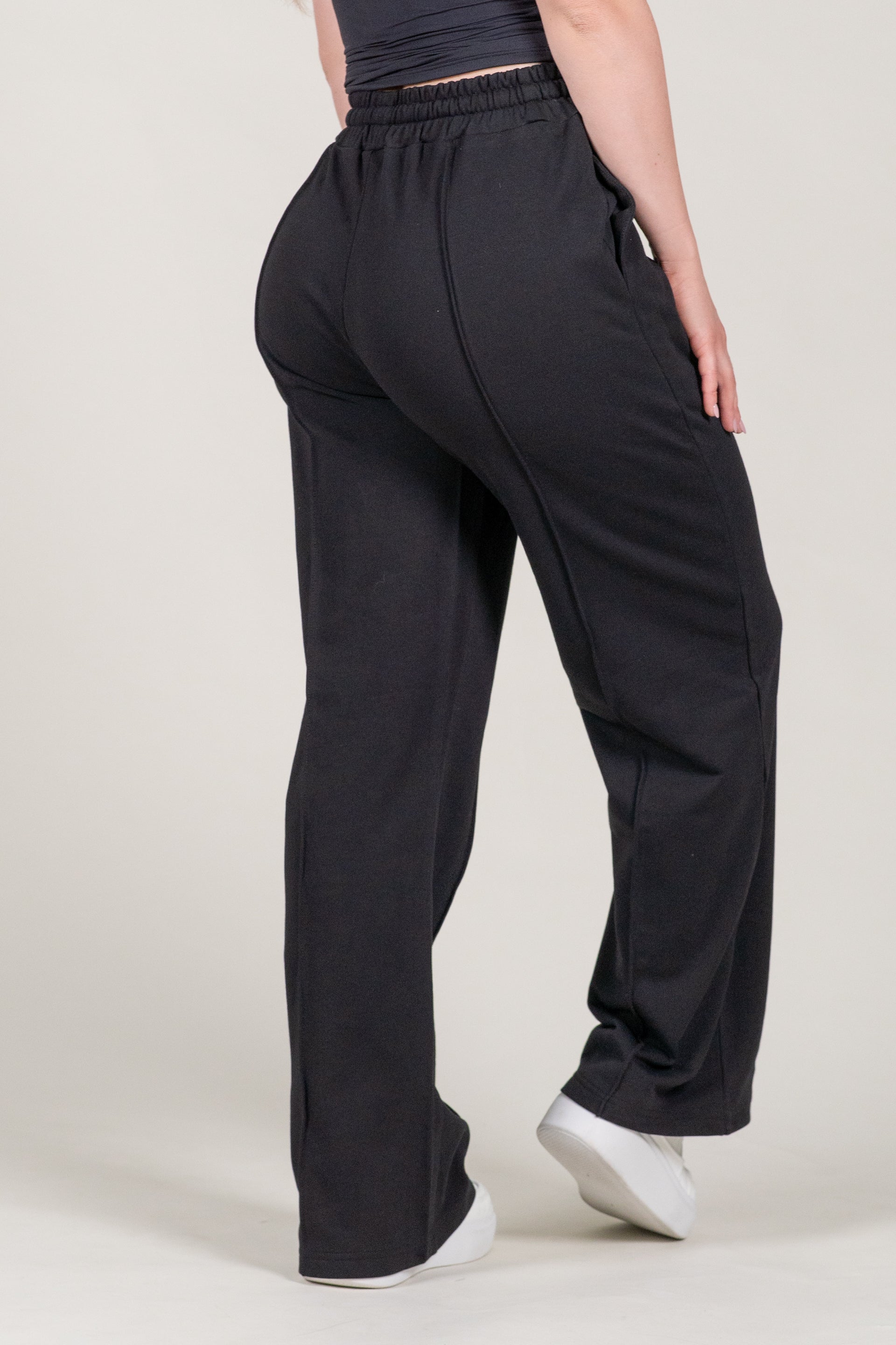 “BASE” Široka Trenirka - Črna