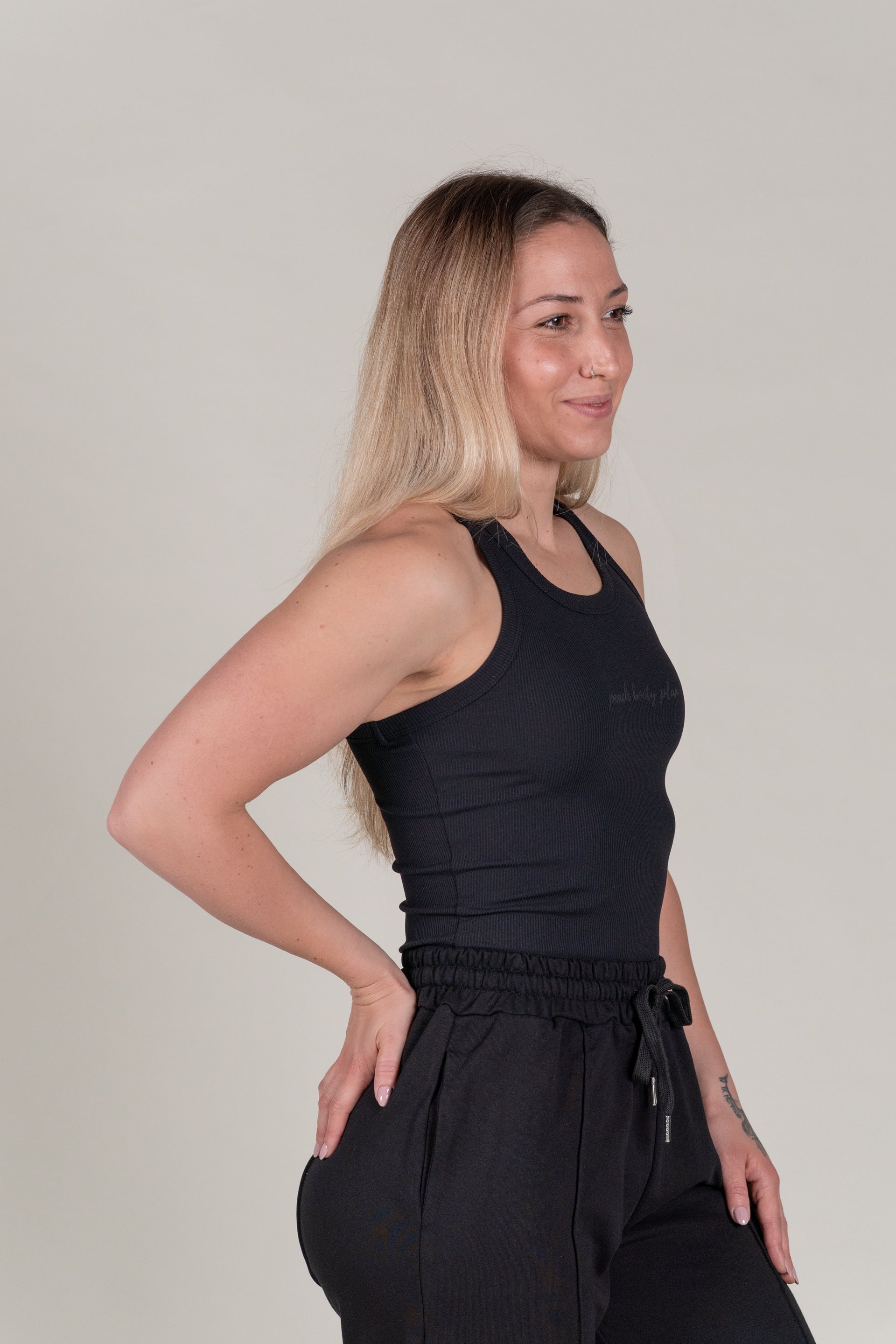 "STYLE" Ribbed Tank Top - Črna