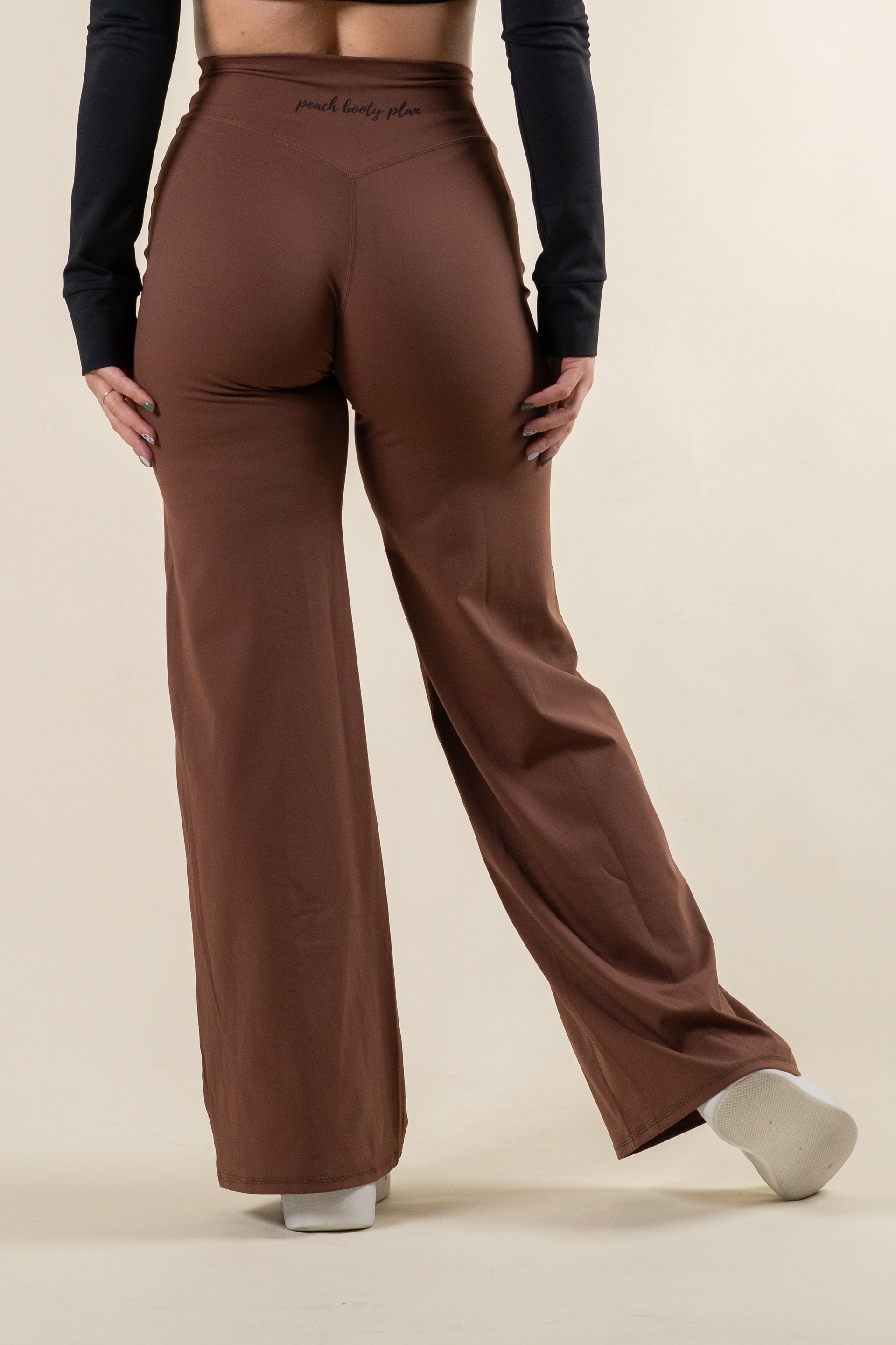 “BASE” Široke Pajkice - Rjava