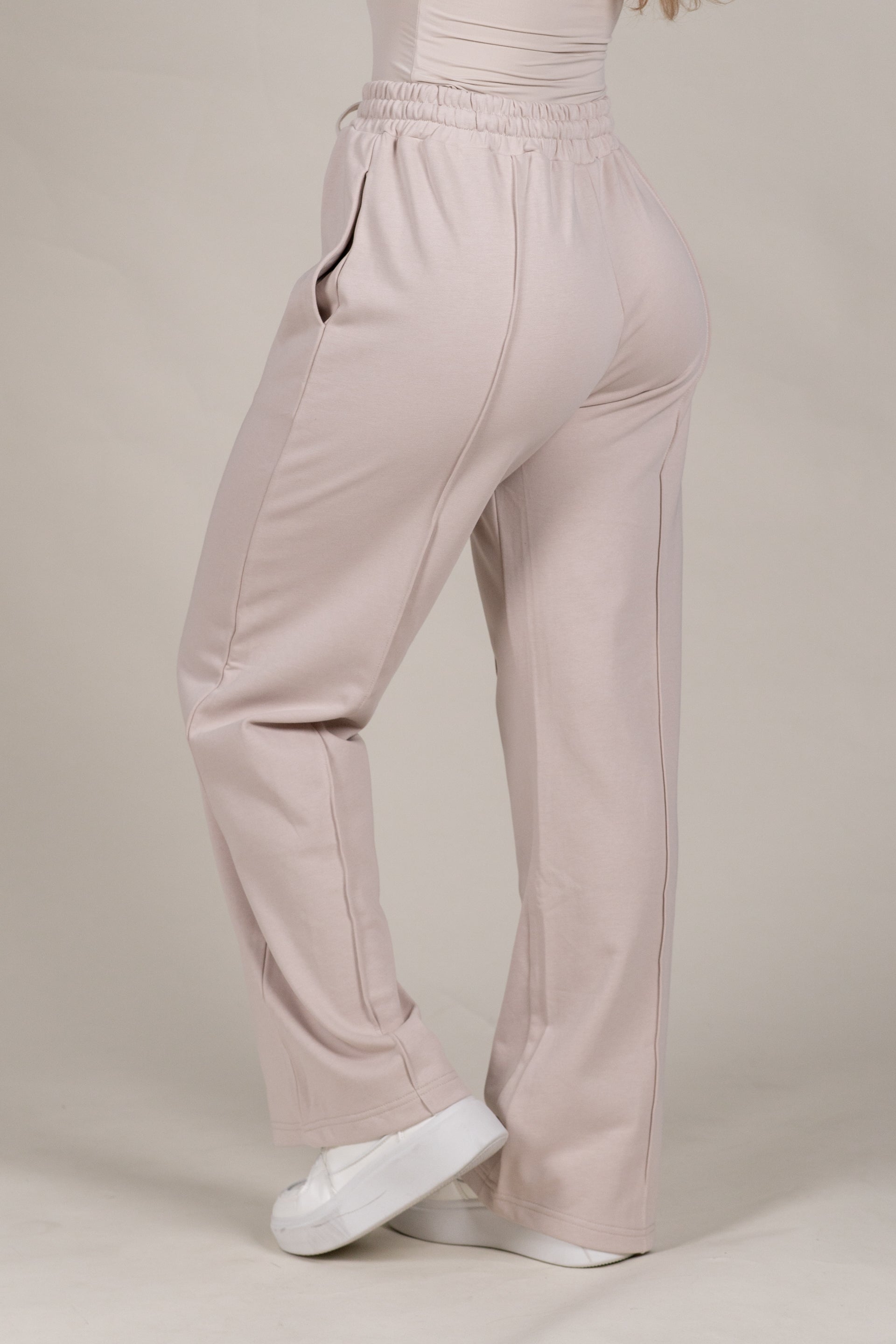 “BASE” Široka Trenirka - Cream