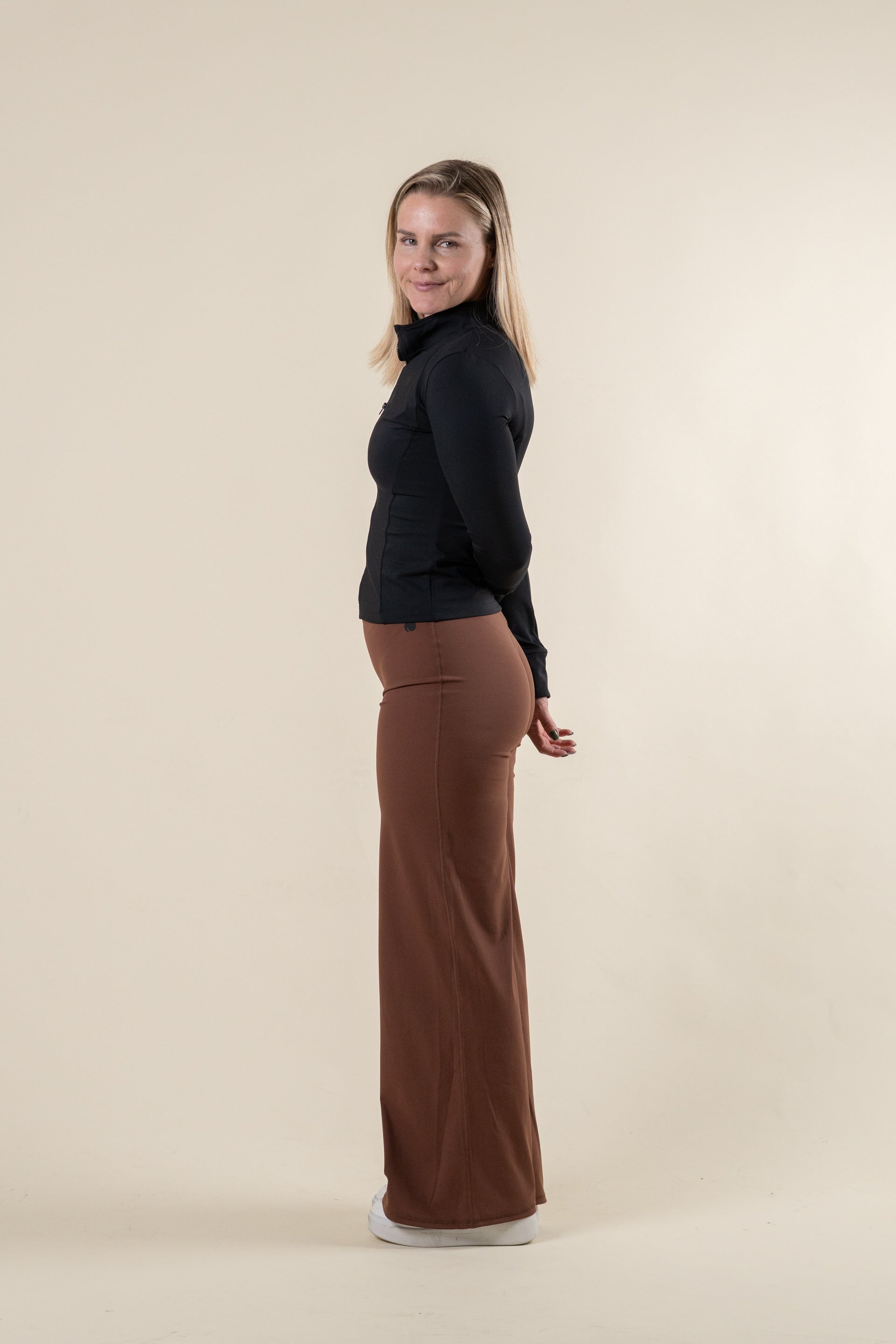 “BASE” Široke Pajkice - Rjava