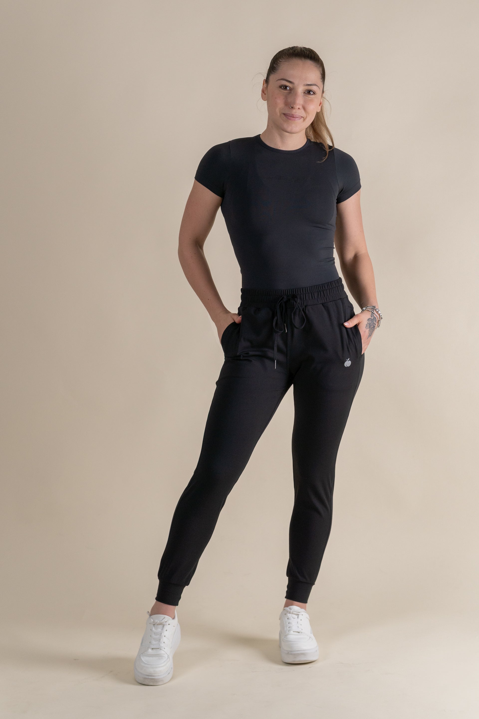 “BASE” Trenirka pajkice - Črna