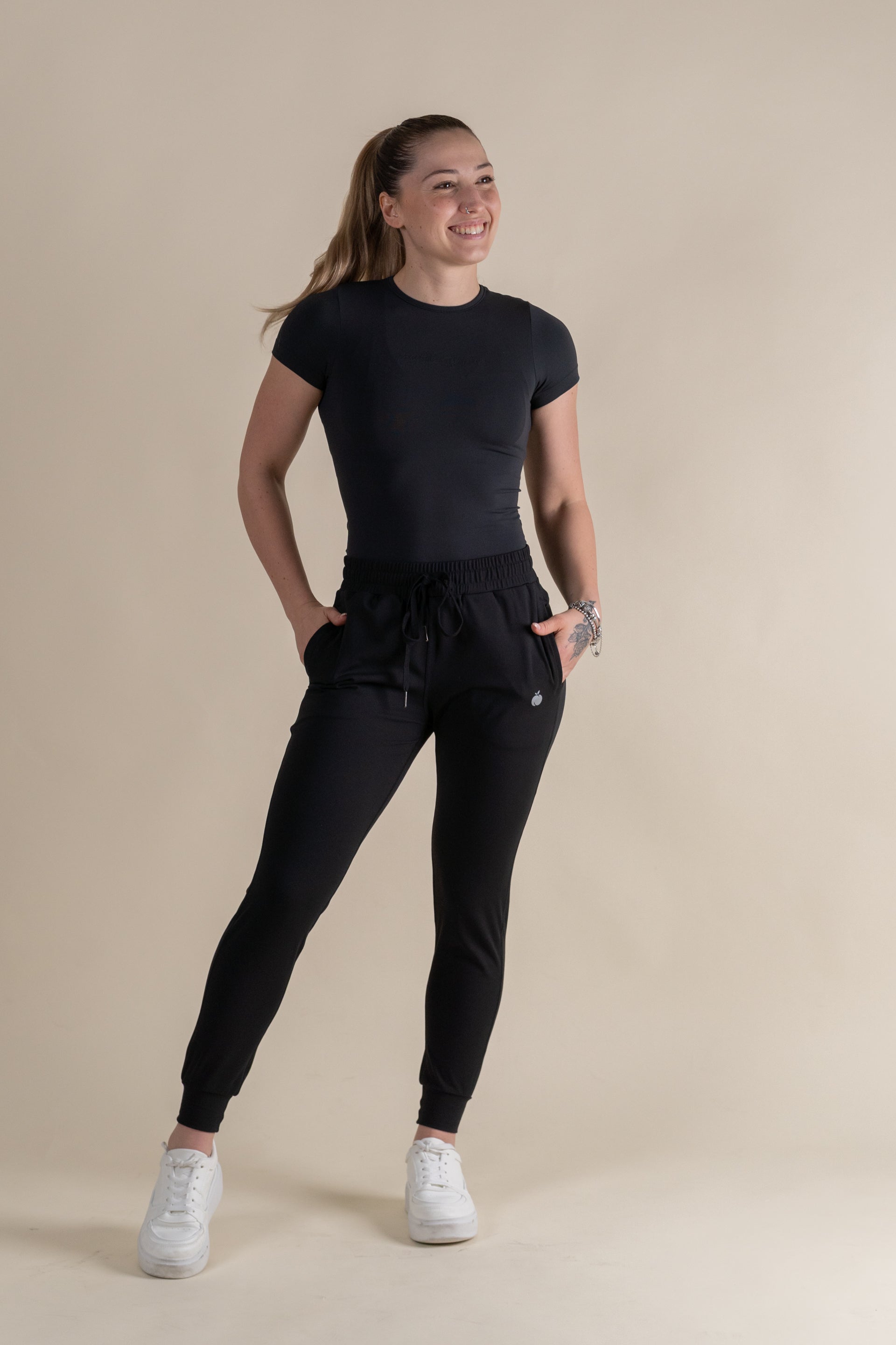 “BASE” Trenirka pajkice - Črna