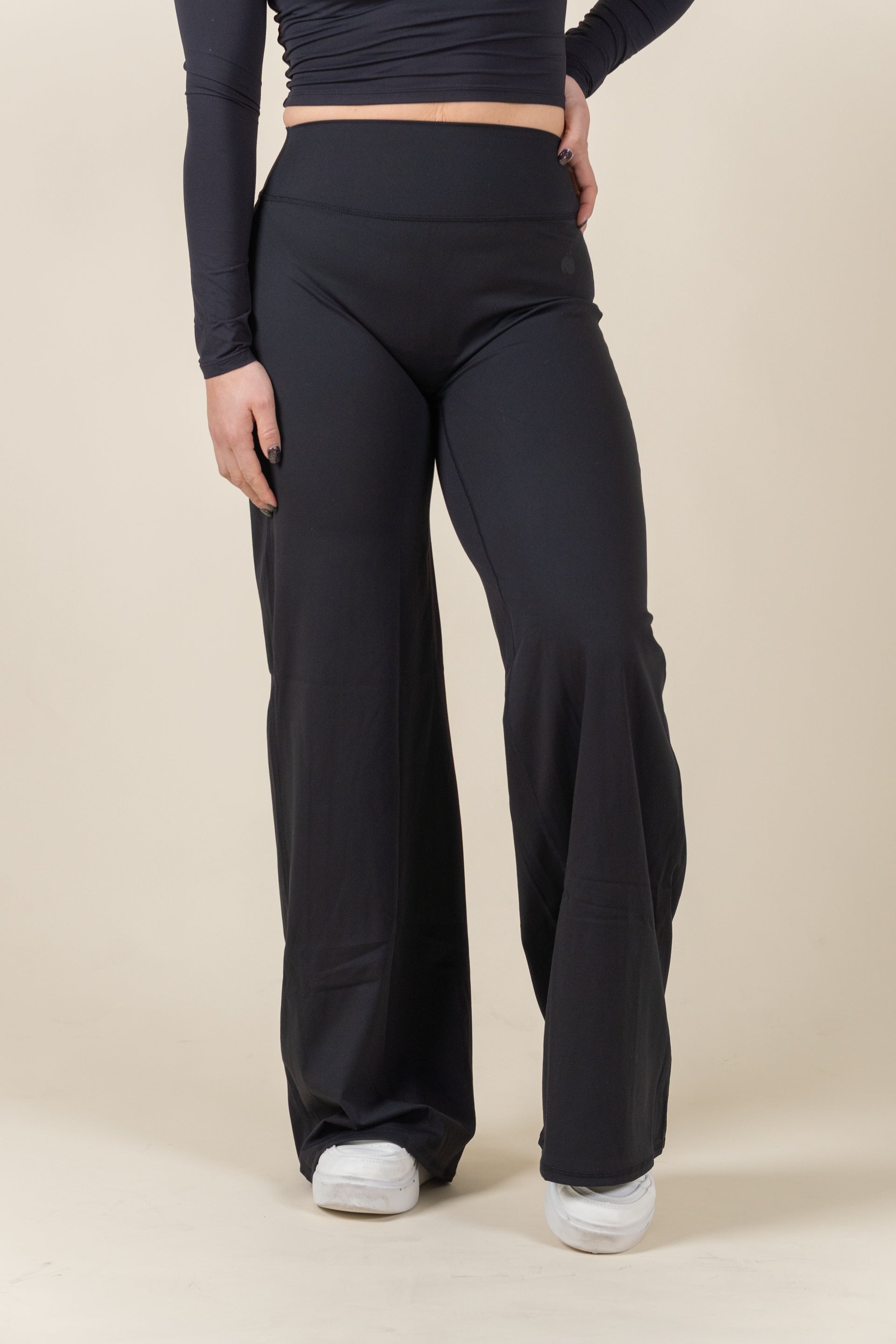 “BASE” Široke Pajkice - Črna