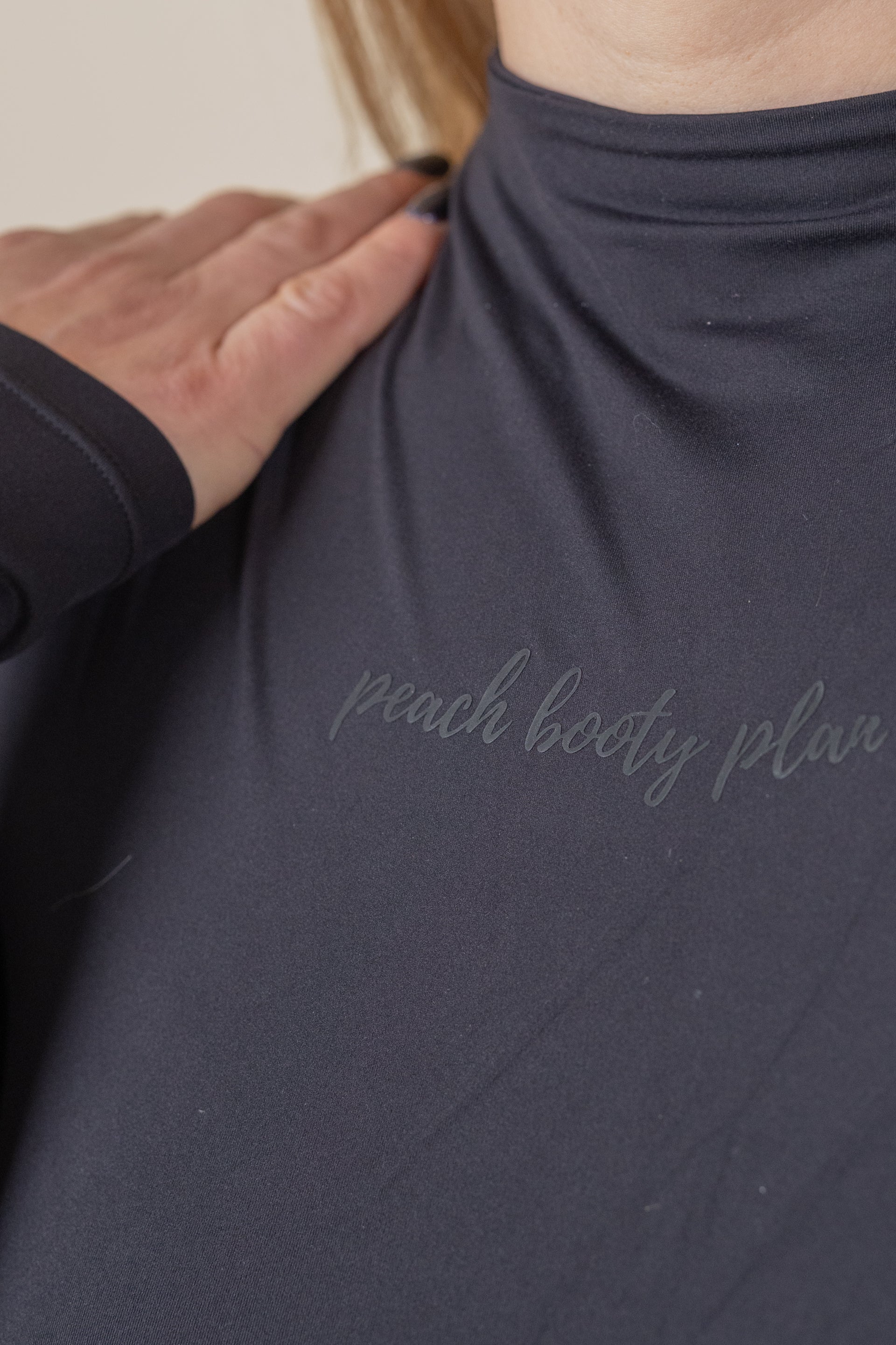 “LIFESTYLE” Crop Majica z dolgimi rokavi - Črna