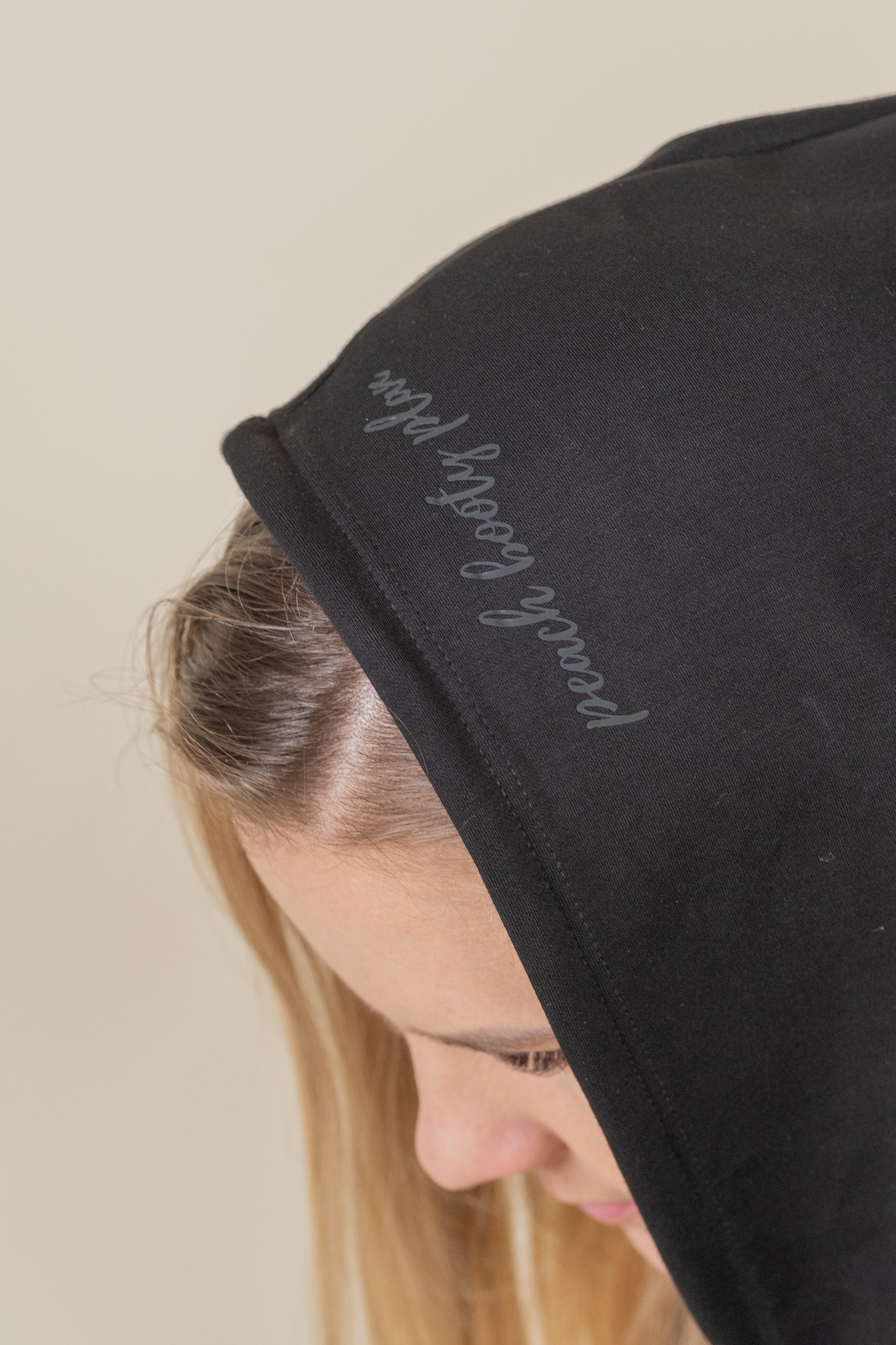 “BASE” Hoodie s kapuco - Črna