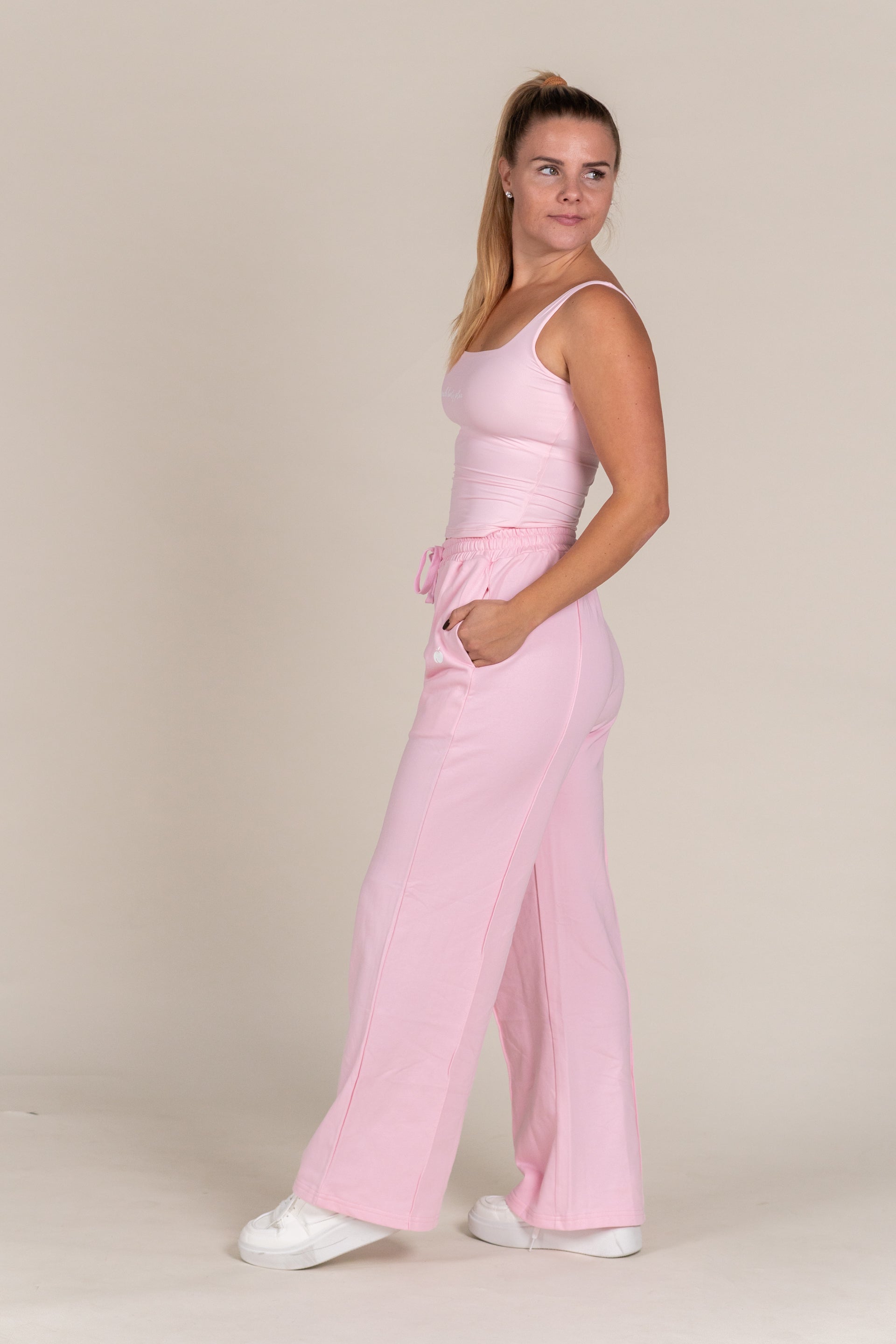 “BASE” Široka Trenirka - Baby Roza