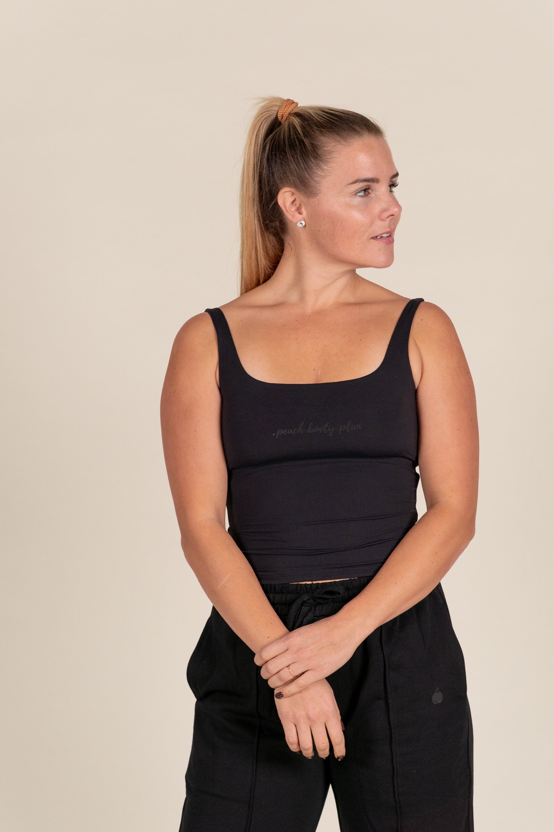 “BASE” Seamless Tank Top - Črna