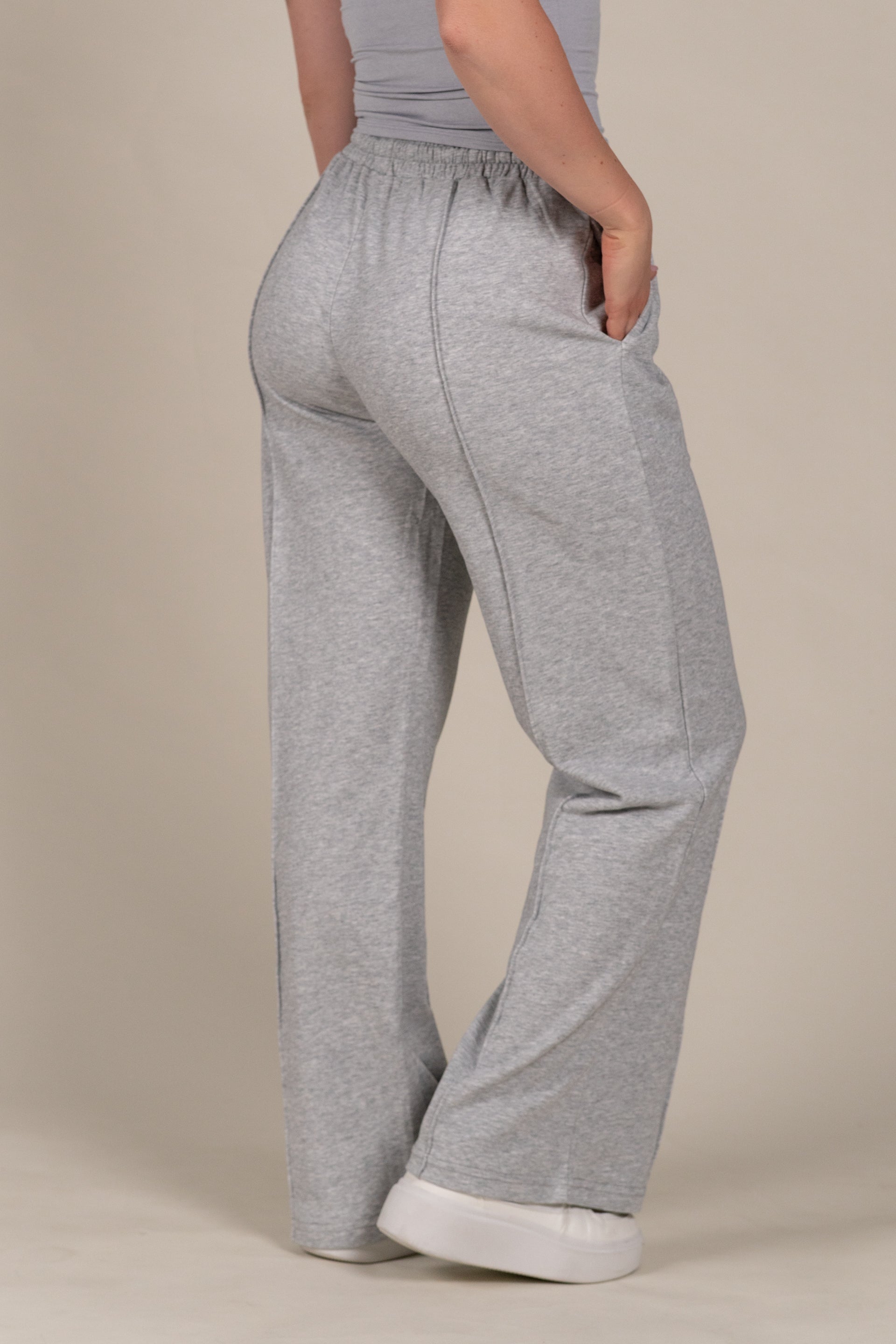 “BASE” Široka Trenirka - Siva