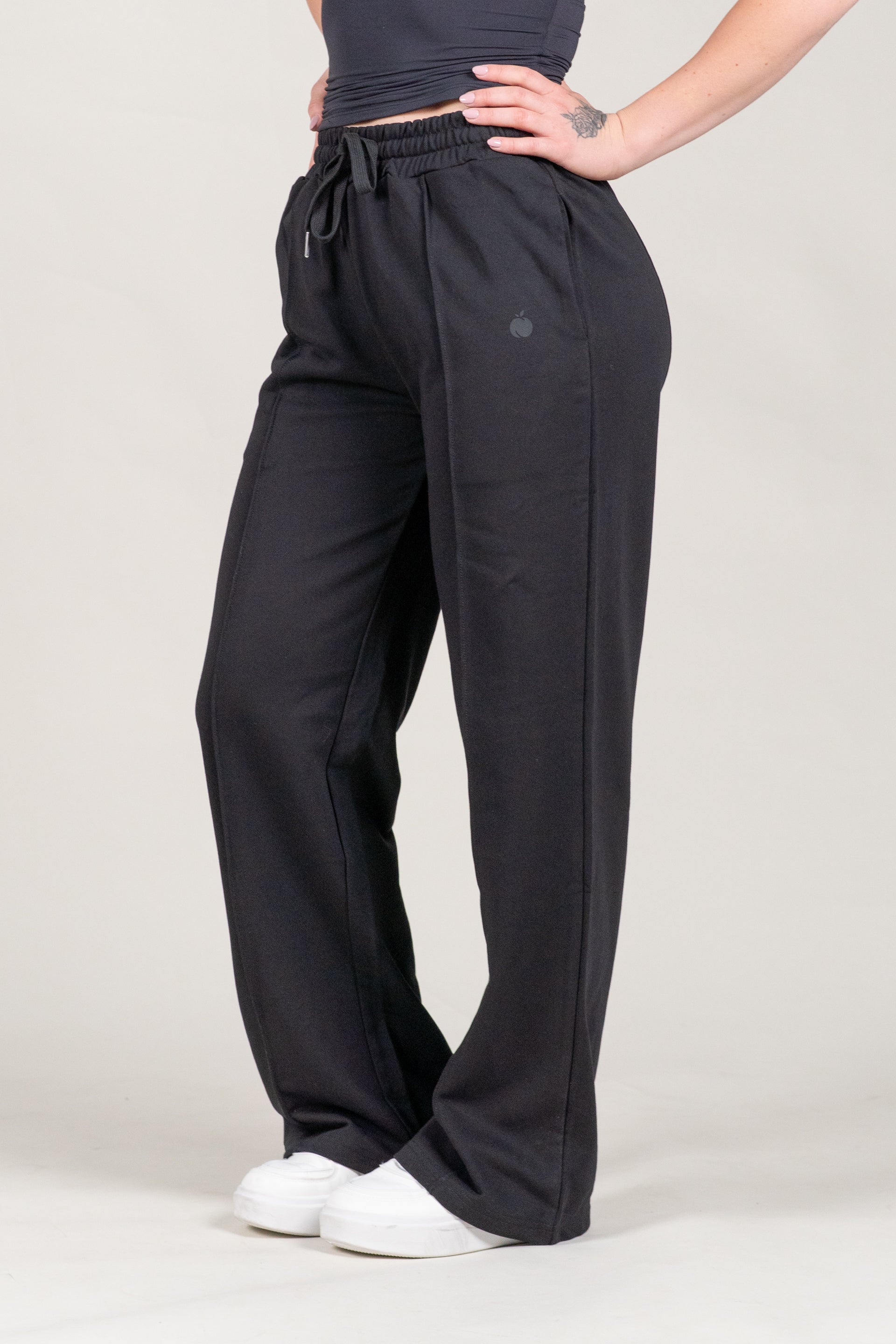 “BASE” Široka Trenirka - Črna