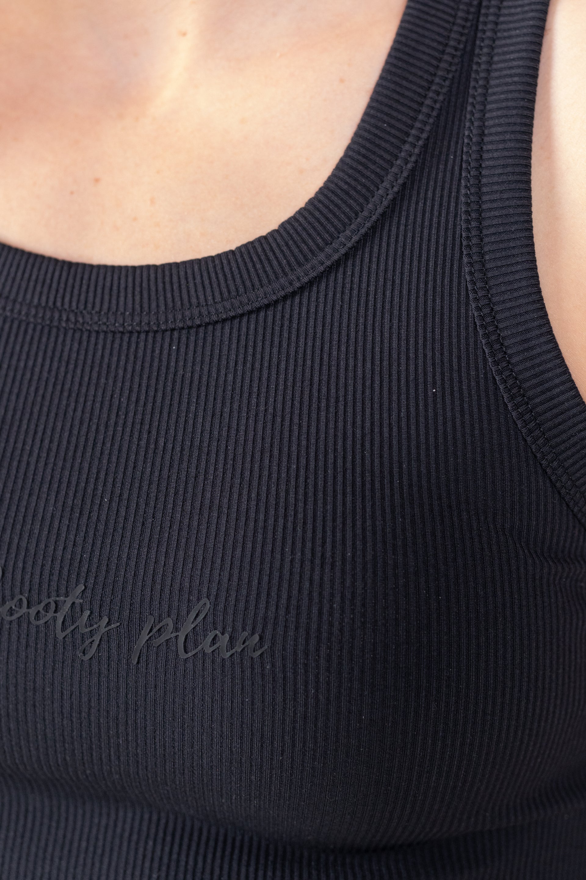 "STYLE" Ribbed Tank Top - Črna