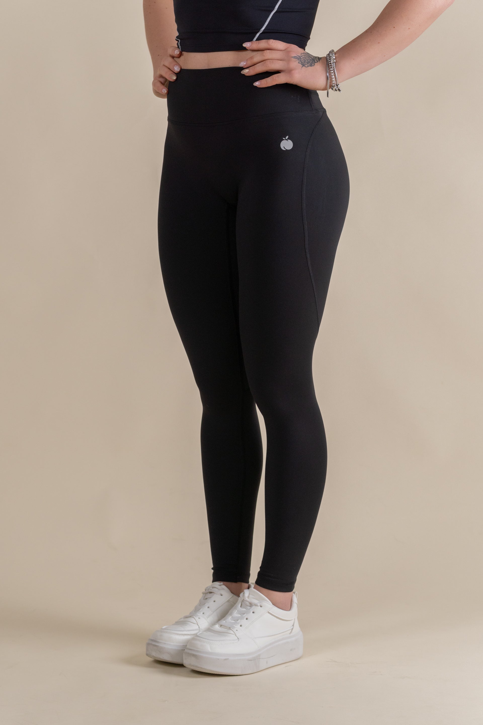 BASE OSNOVNI SET : Base pajkice z Ravnim pasom in Base trenirka