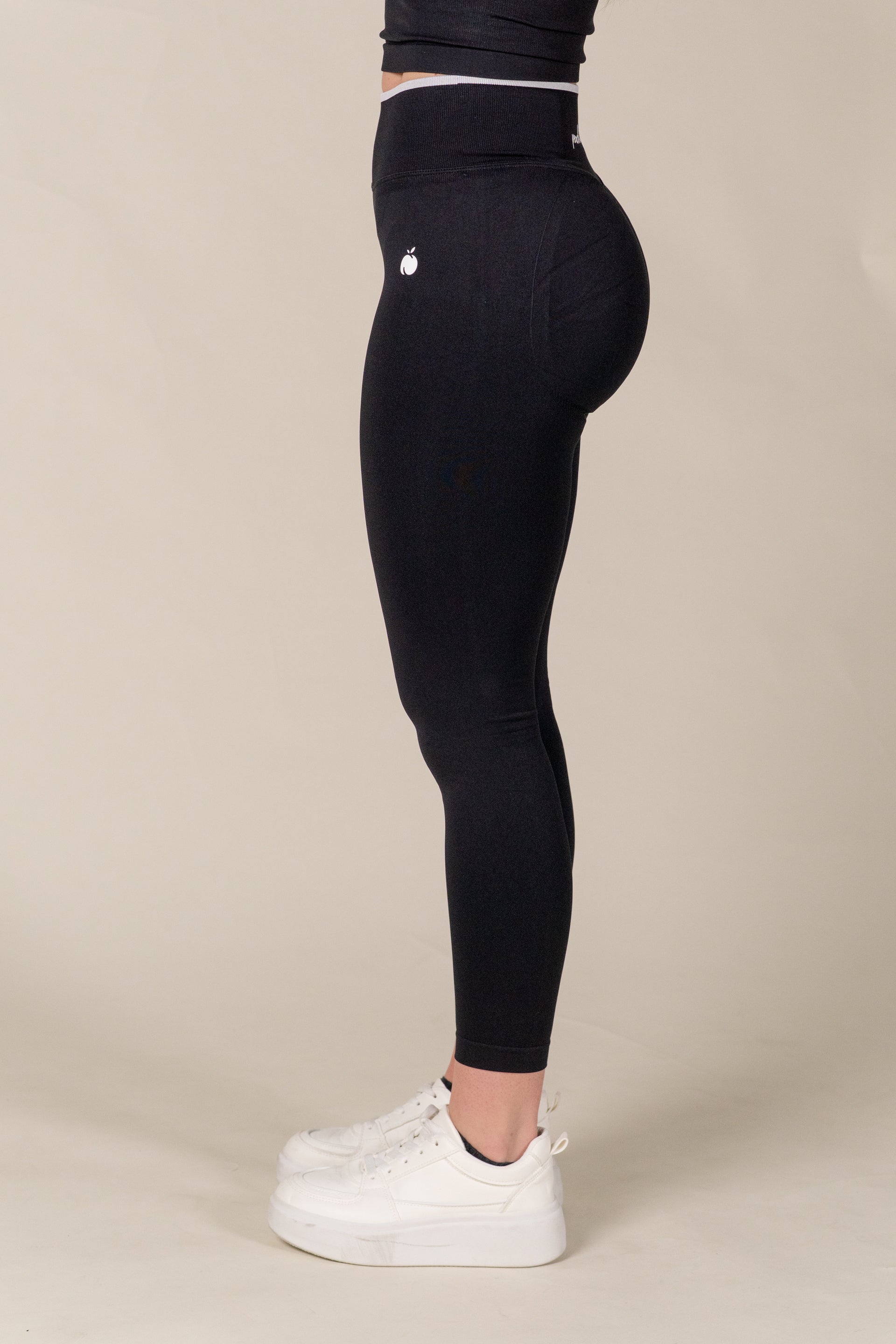 “SCULPT” Scrunch Line Pajkice - Črna