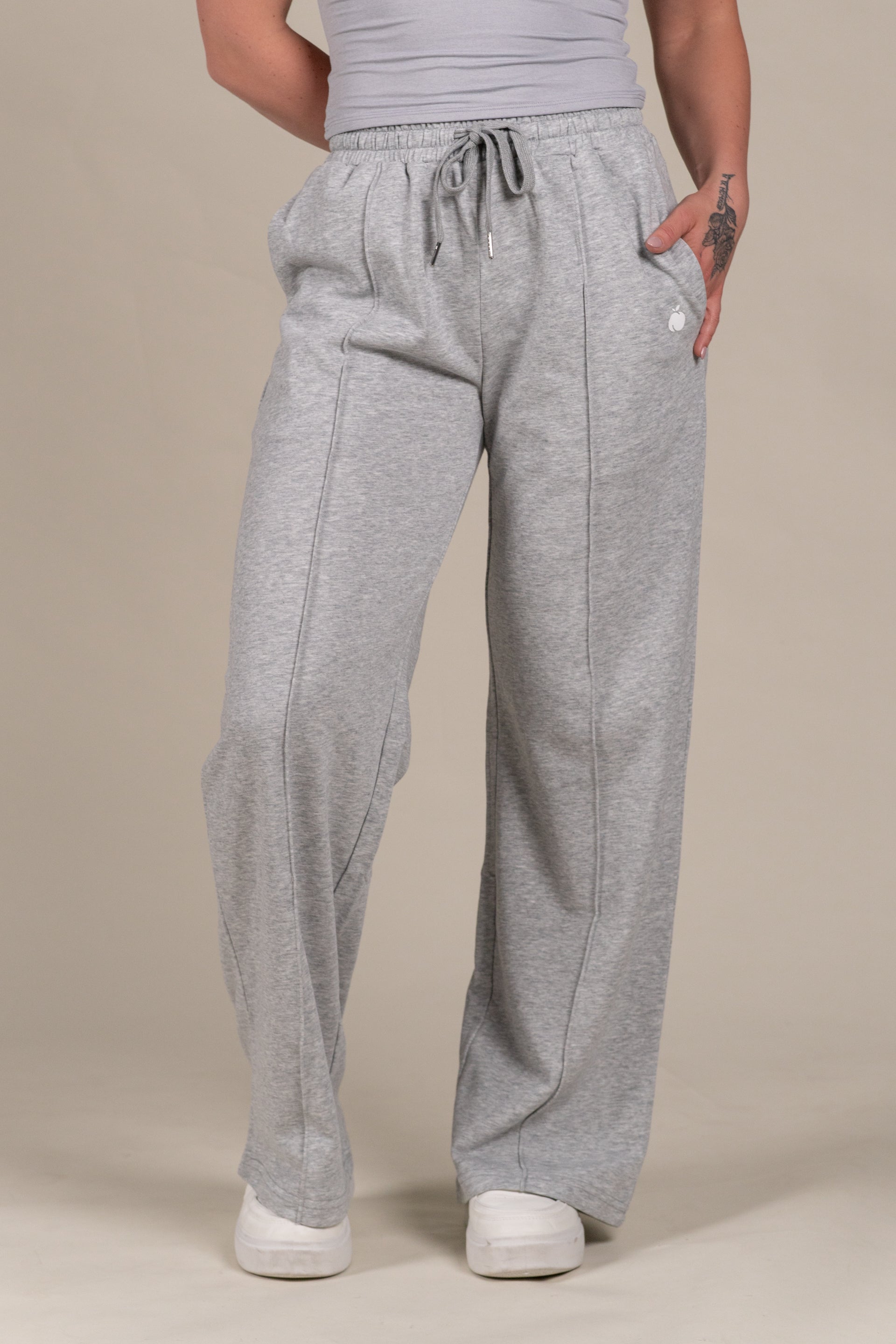 “BASE” Široka Trenirka - Siva